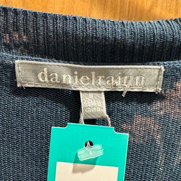 Daniel Rainn Teal Floral V-Neck Top - Picture 2 of 5